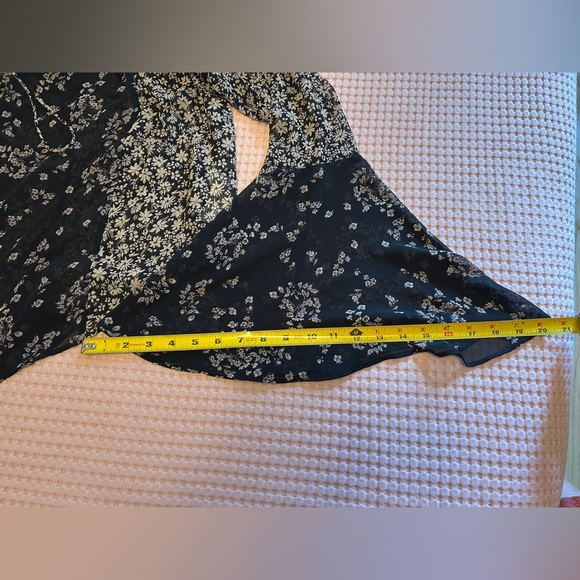 Free People “Serena” Black and Neutral Floral Print Sheer Top Size Large - Picture 4 of 12